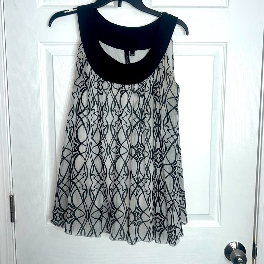 Essentials by Milano Sleeveless Geometric Print Blouse Top Size Small